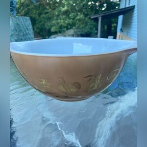 Vintage 9” Pyrex American Pattern Spout and Handle Ovenware Serving Bowl